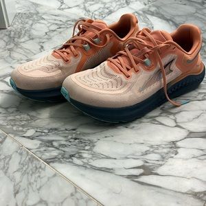 Women’s Altra Lifestyle Shoes (Fleet Feet Brand)